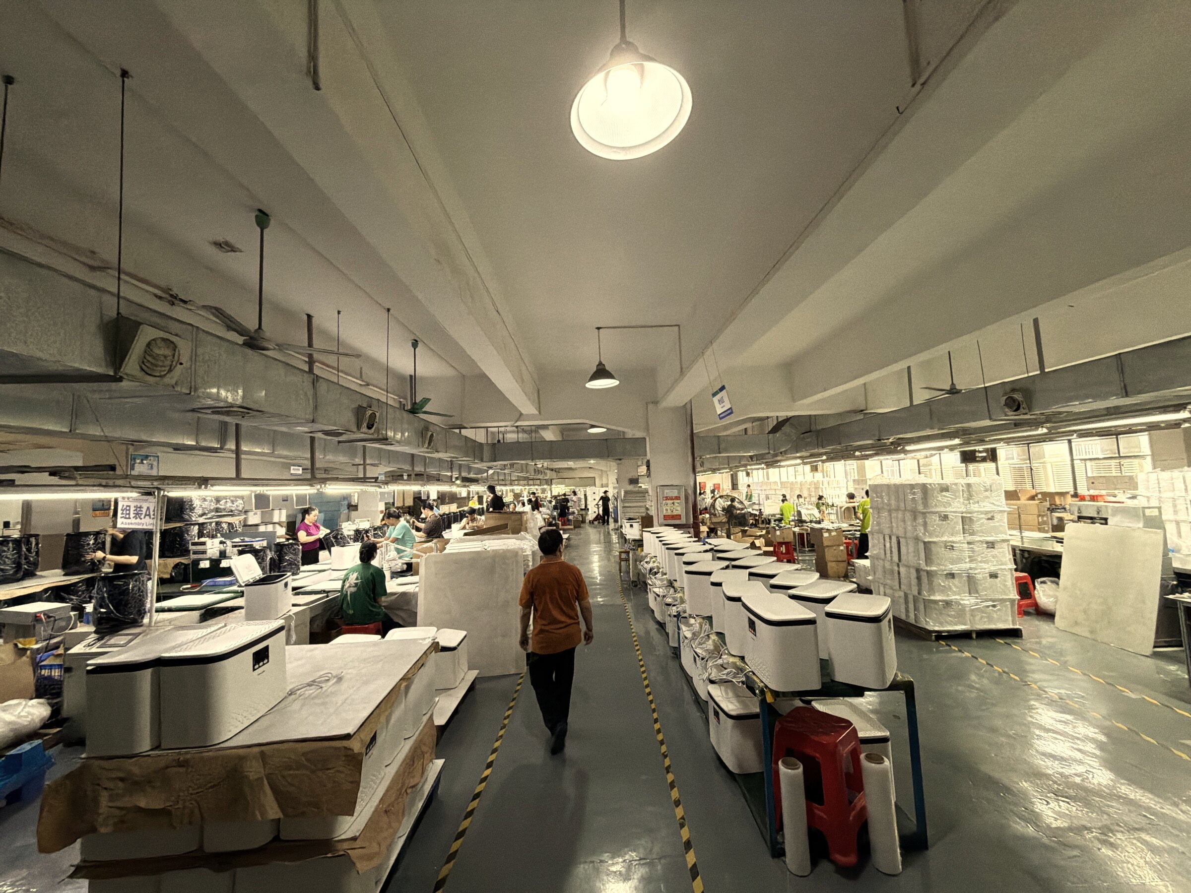 Electric towel warmer manufacturing — Station 04: Element insertion